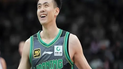 琼斯揭秘：昔日巨星再展风采，禁区内游刃有余如鱼得水！